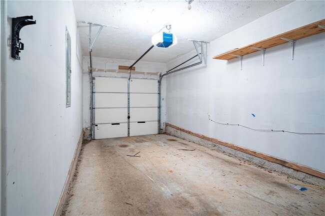 Building Photo - 401 Red Coat Ln