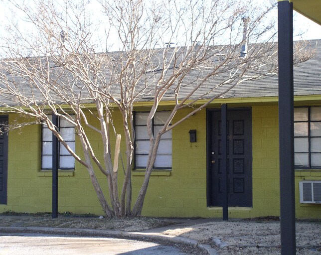 Brown Apartments - Cyrus Avery