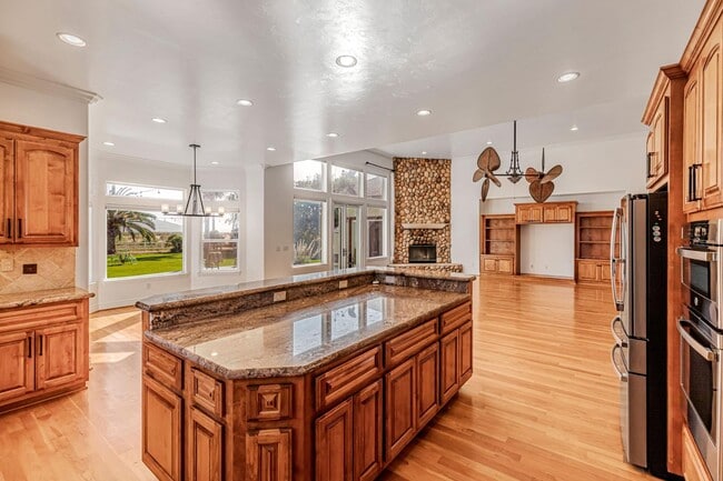 Building Photo - 1353 Perry Ct.
