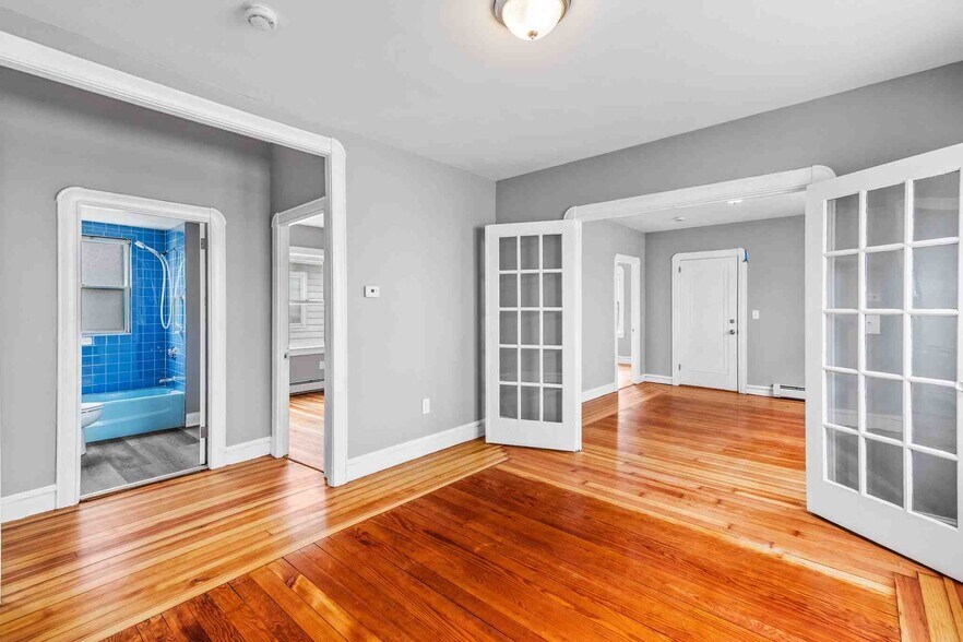 Building Photo - 100 Weetamoe St