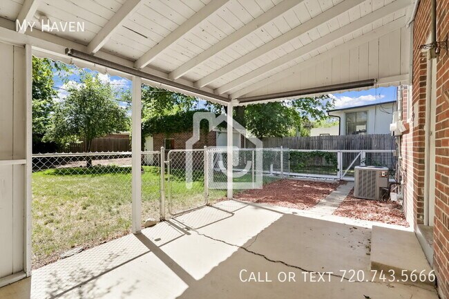 Building Photo - 1440 Ivanhoe St