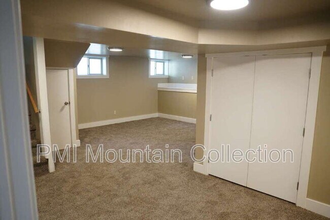 Building Photo - 249 S 400 E