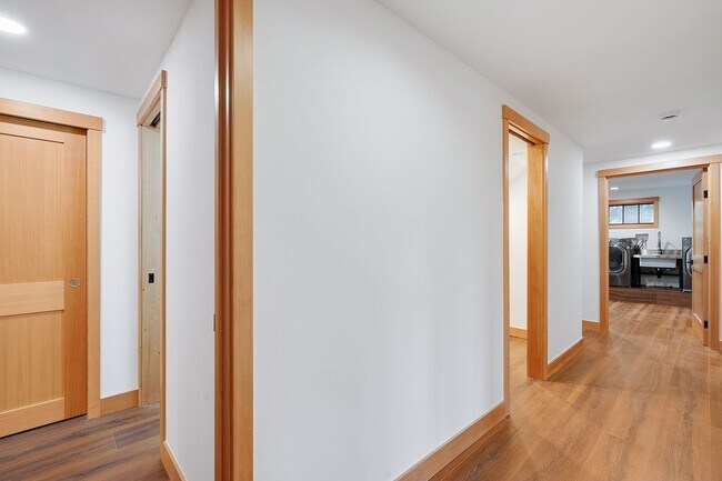 Building Photo - Lake Oswego Four Bedroom Home with View of...