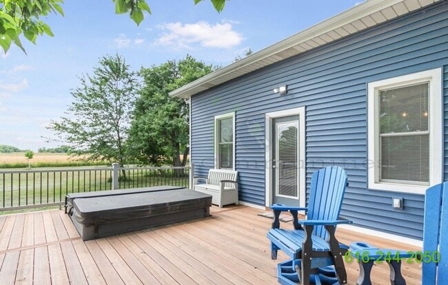 Building Photo - Zeeland Gem! Gorgeous 2 Bed/2 Bath Single-...
