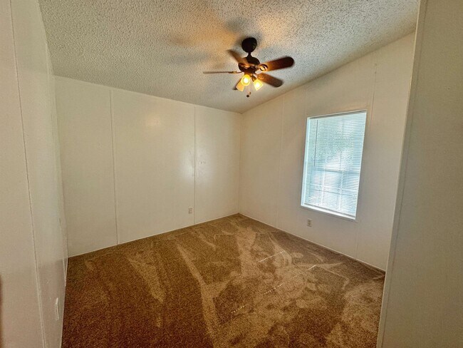 Building Photo - 5872 Pine Creek Dr