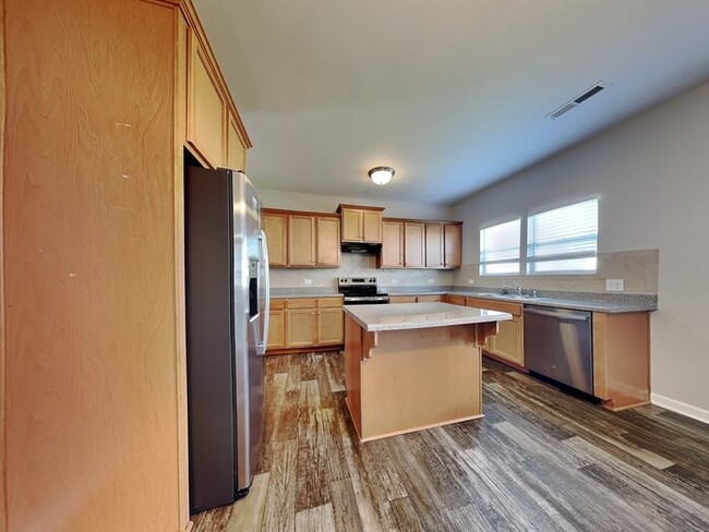 Building Photo - Spacious 4-Bedroom Home in Crystal Lakes ?...