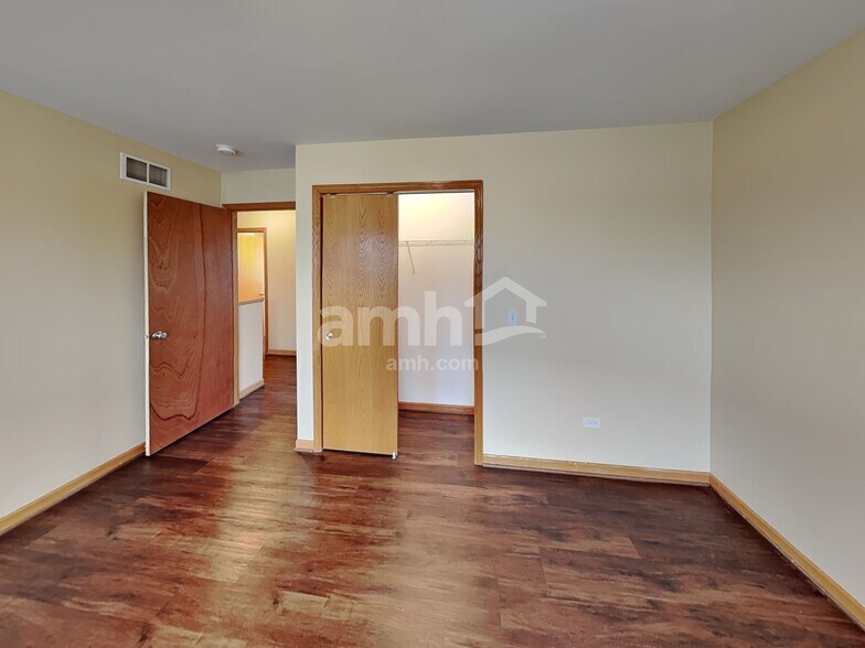 Building Photo - 1305 Bassett Dr