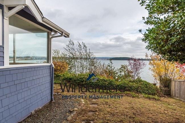 Building Photo - Three Bedroom, Two Bath Waterview