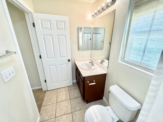 Building Photo - Lovely 2 Story Home In East Woodland In Great Location