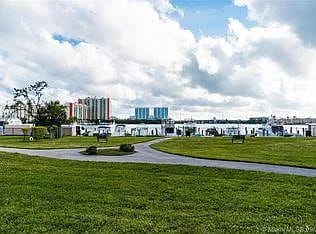 Building Photo - 290 174th St St