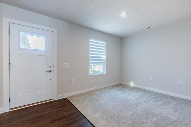Building Photo - Gorgeous Newer Home in New Development