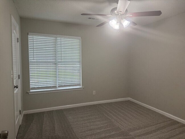 Building Photo - Charming 3BR / 2 Bath Ranch in Hampton!