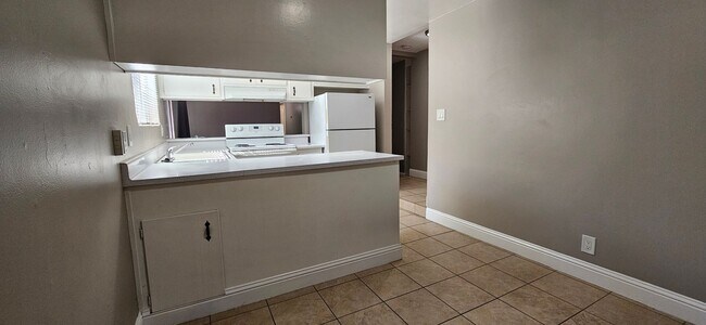 Building Photo - 2010 18th St