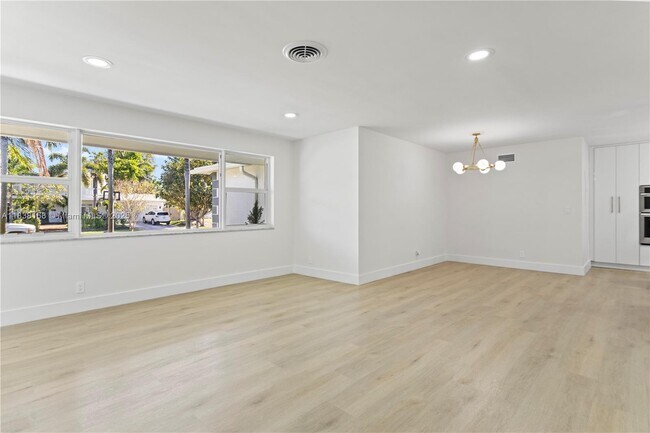 Building Photo - 5401 Fillmore St