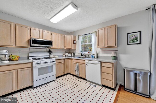 Building Photo - 350 Long Meadow Way