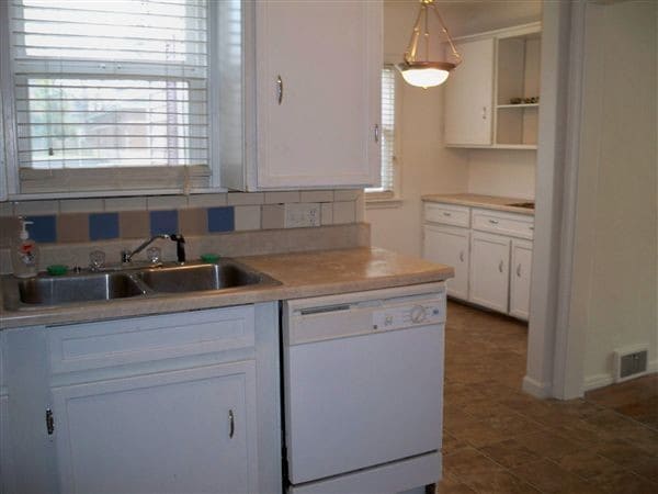 Building Photo - 2341 Eastern Ave SE