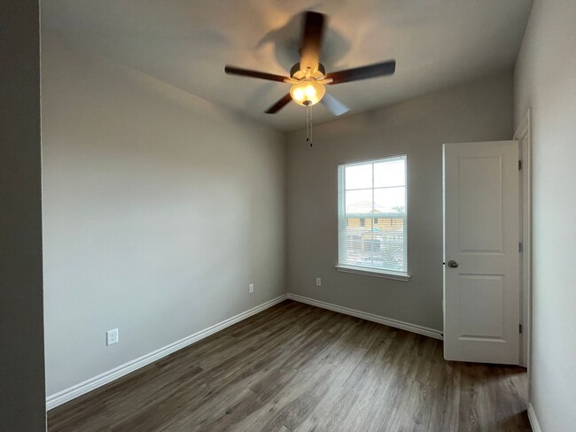 Building Photo - Townhome for rent