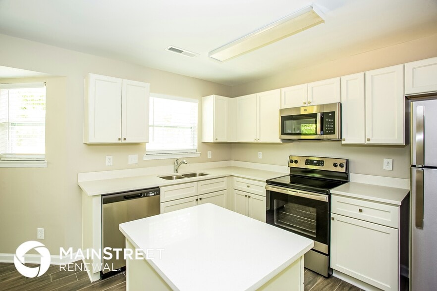 Building Photo - 4802 Farmview Dr