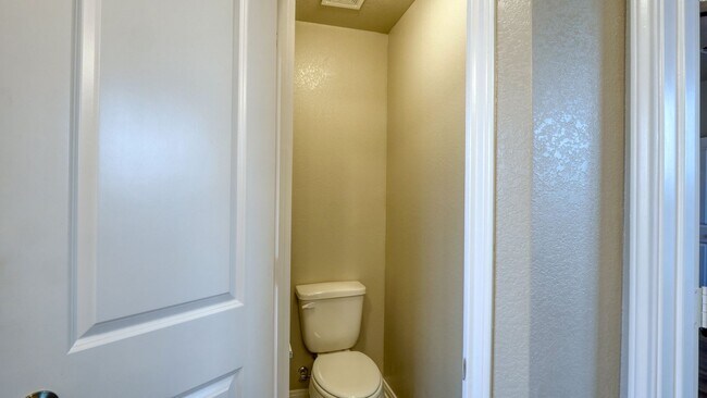 Building Photo - 2208 John Ross Ct