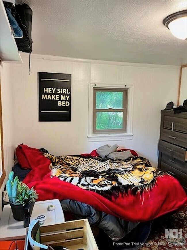 Building Photo - 407 S 10th Ave