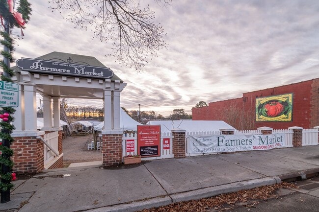 Building Photo - Charming 3 Bedroom, 2 Bathroom Home in Matthews!