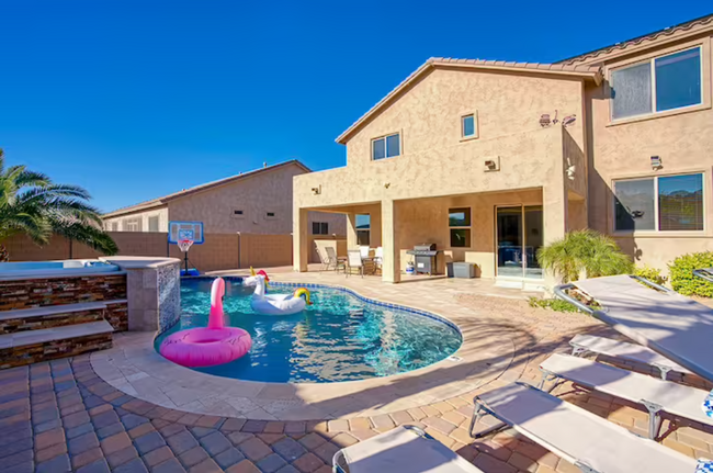 Pool & Jacuzzi - 5831 W Plum Rd