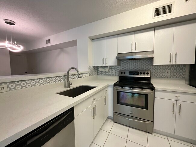 Building Photo - 4816 N State Road 7