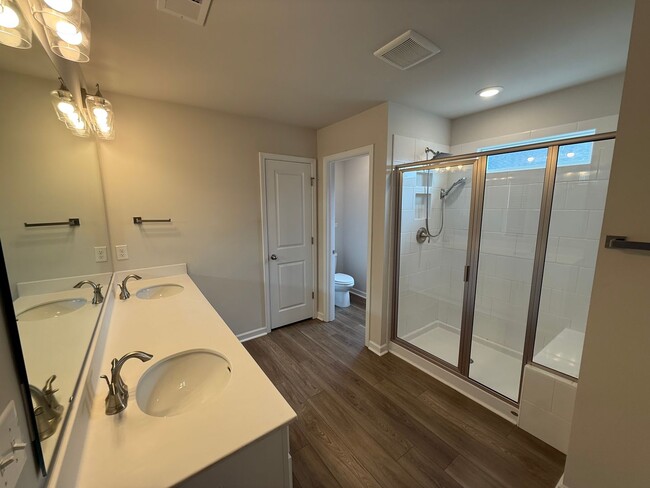 Building Photo - Move In Ready Townhome in Marshview Commons