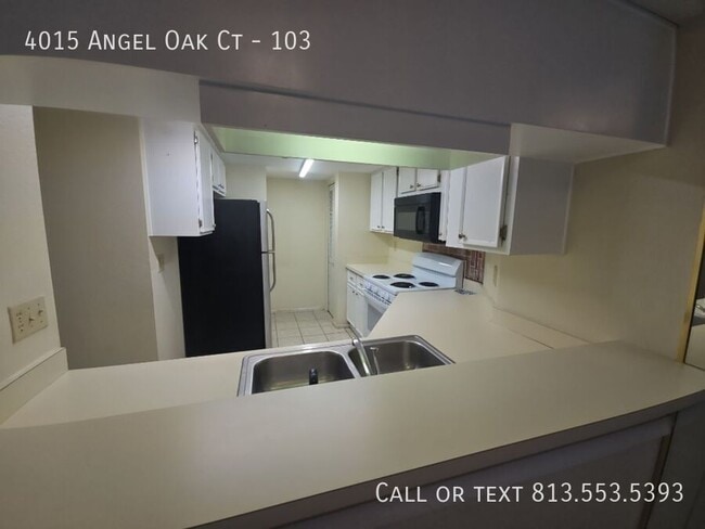 Building Photo - 4015 Angel Oak Ct