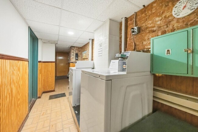 Building Photo - 339 Park Ave