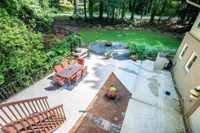 Building Photo - 2066 Amberwood Way NE