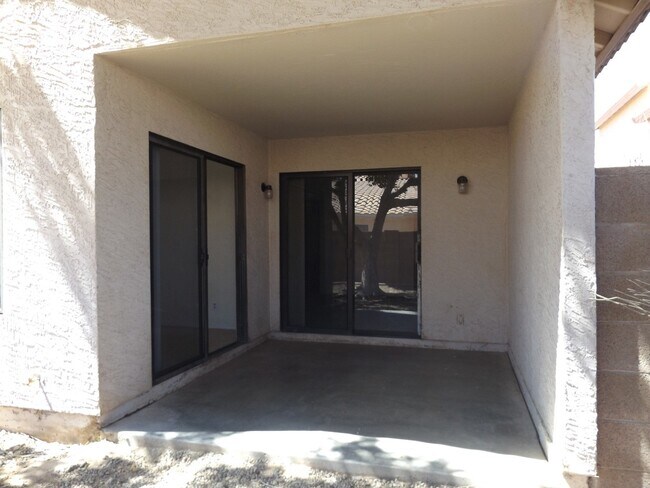 Building Photo - AVAILABLE NOW IN AHWATUKEE!!!