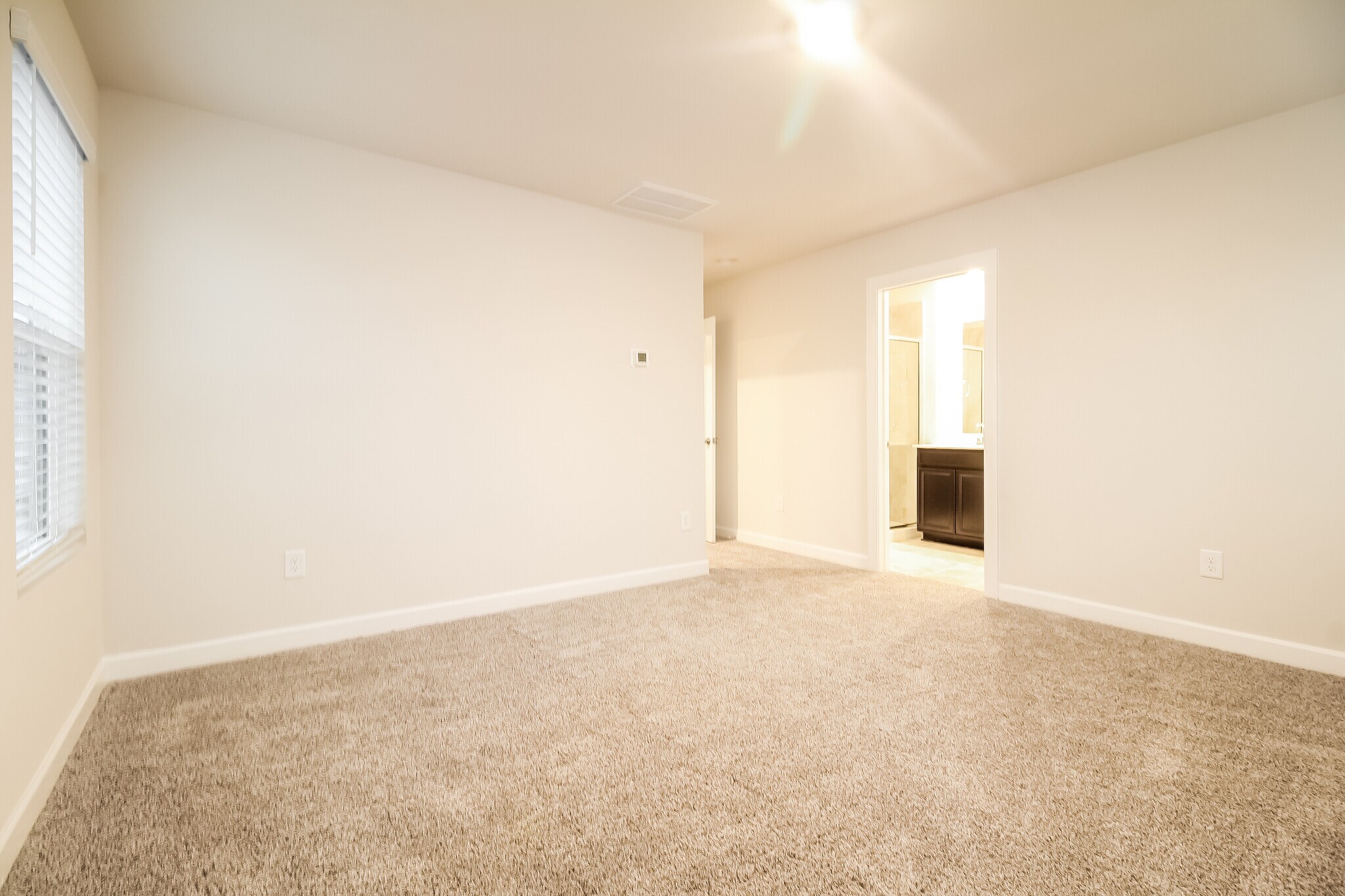 Building Photo - 210 Telford Dr