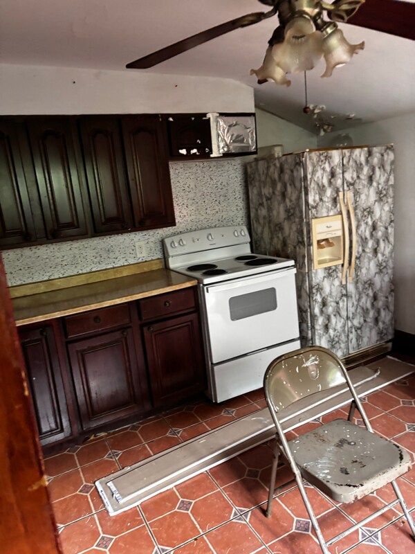 Building Photo - 1xx S Walnut St