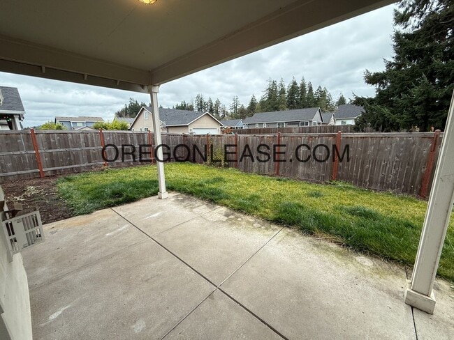 Building Photo - 4 bedroom 2 bath 1650 sqft Springfield home