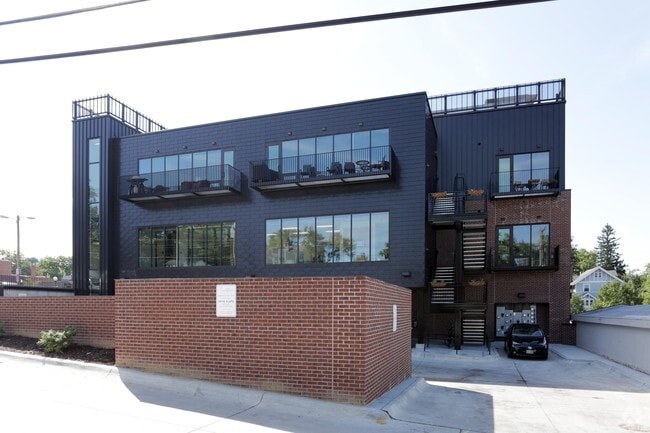 Building Photo - Skye Flats