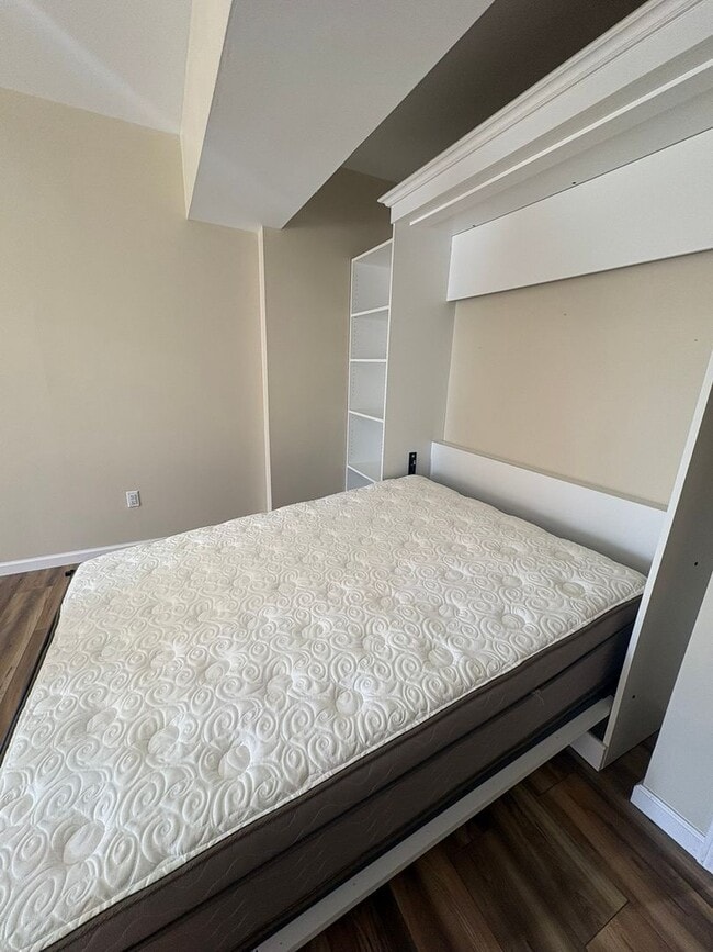 Building Photo - 4 Bedroom 3 Bath House