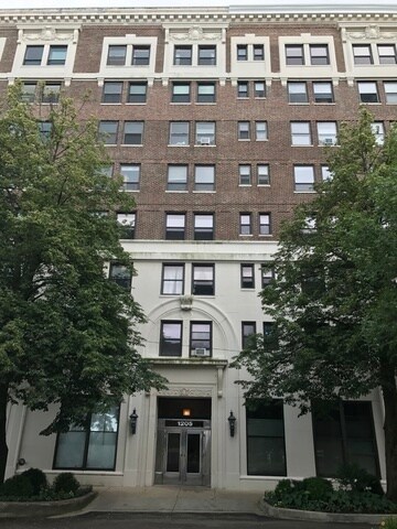 Primary Photo - 1205 W Sherwin Ave