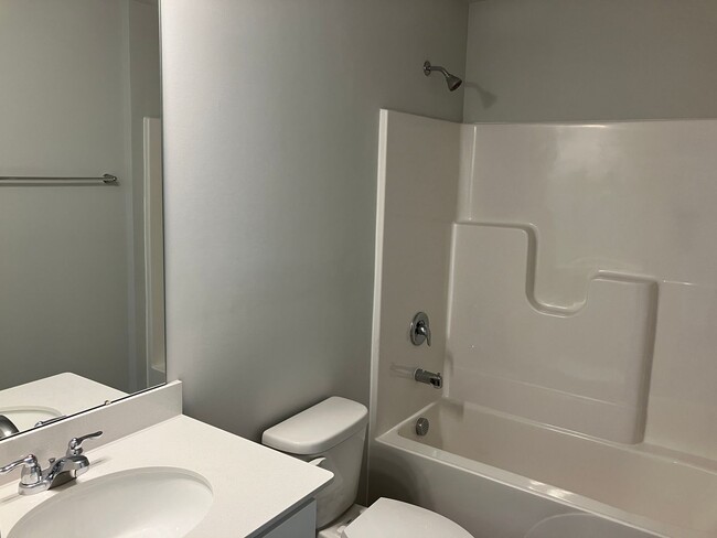 Building Photo - 3 Bedroom 2 Bathroom House- Groves at Sout...