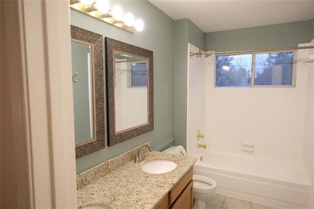 Building Photo - 4348 Kenwood Dr