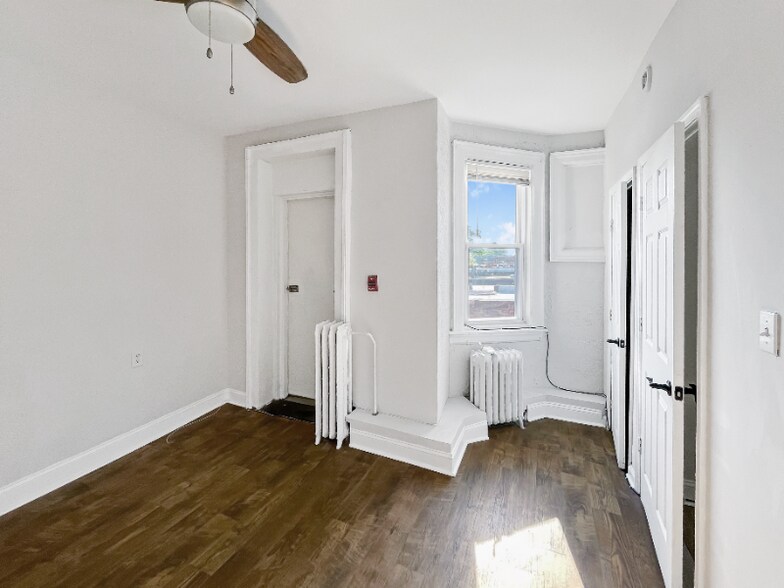 Building Photo - 5145 Pine St