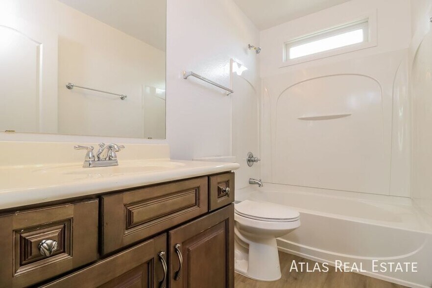 Building Photo - 18124 W Lundberg St