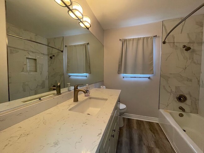 Building Photo - Newly Remodeled 3 bed 2.5 bath Long Beach ...