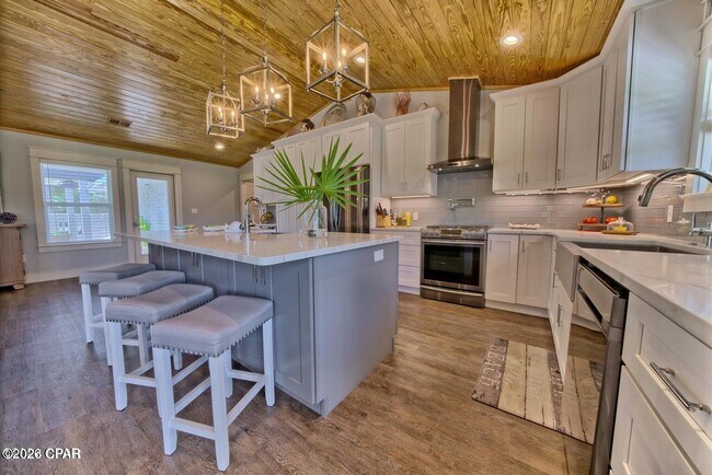 Building Photo - 263 Lullwater Dr