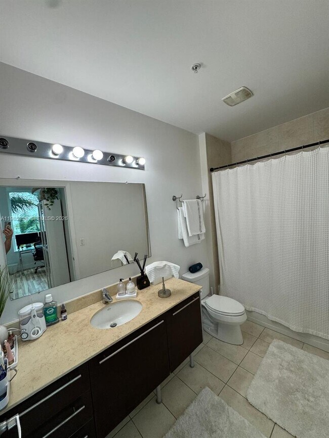 Building Photo - 1900 N Bayshore Dr