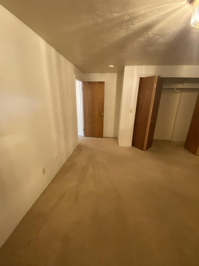 Building Photo - 428 E 1150 N