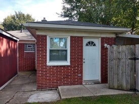 Building Photo - 881 Allen Rd