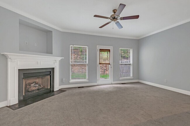 Building Photo - Awesome 3BE/2.5BA home in Bellevue!
