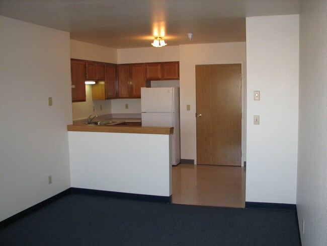 Building Photo - Syringa Plaza Apartments