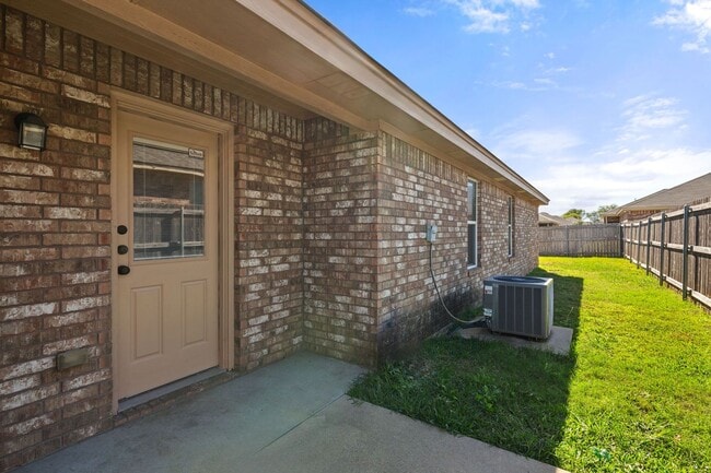 Building Photo - PM1-TEMP609 W Karey Dr
